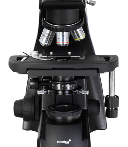Microscope Biologique Trinoculaire 40-1000x avec Éclairage LED Köhler - Levenhuk