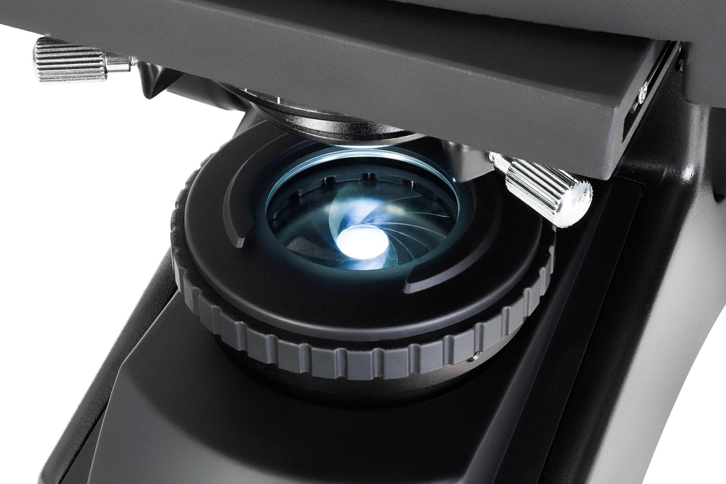 Microscope Biologique Trinoculaire 40-1000x avec Éclairage LED Köhler - Levenhuk